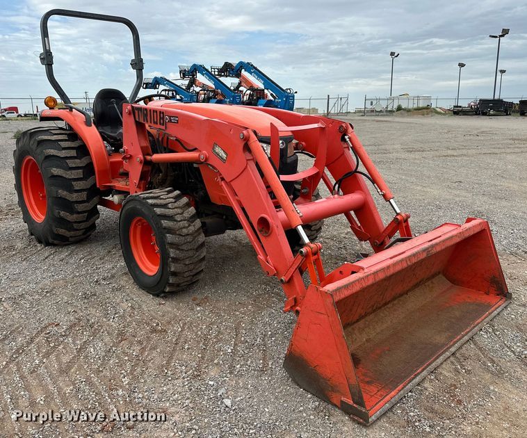 image for item DO7046 Kubota  MX5800 MFWD tractor