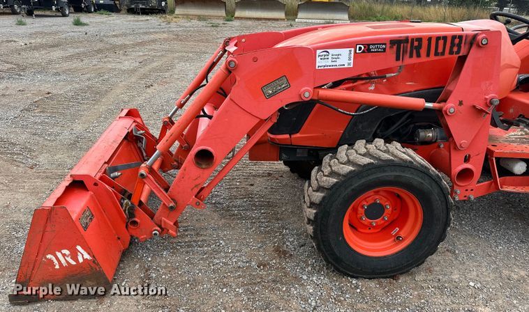 image for item DO7046 Kubota  MX5800 MFWD tractor