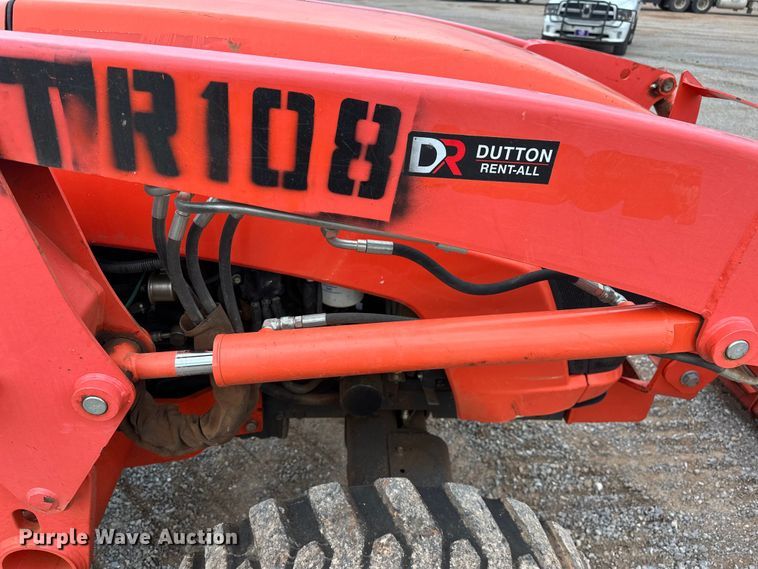 image for item DO7046 Kubota  MX5800 MFWD tractor