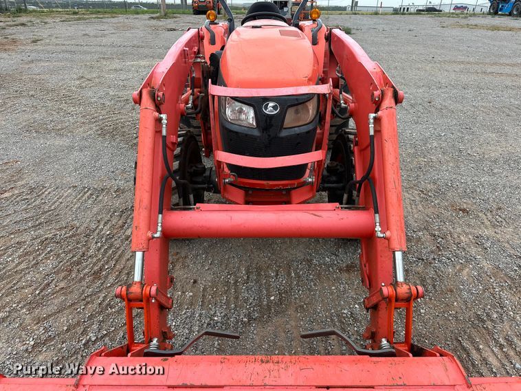 image for item DO7046 Kubota  MX5800 MFWD tractor