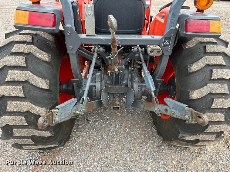 image for item DO7046 Kubota  MX5800 MFWD tractor