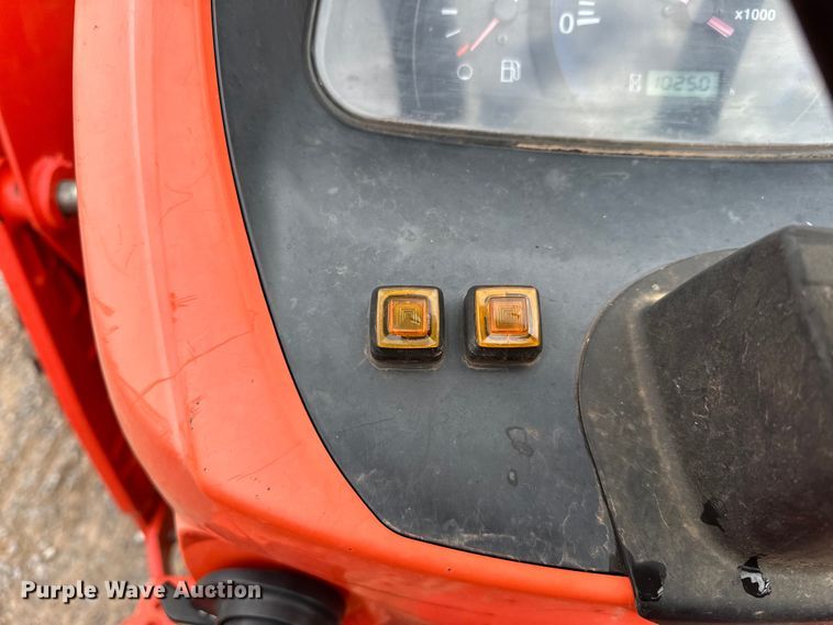 image for item DO7046 Kubota  MX5800 MFWD tractor