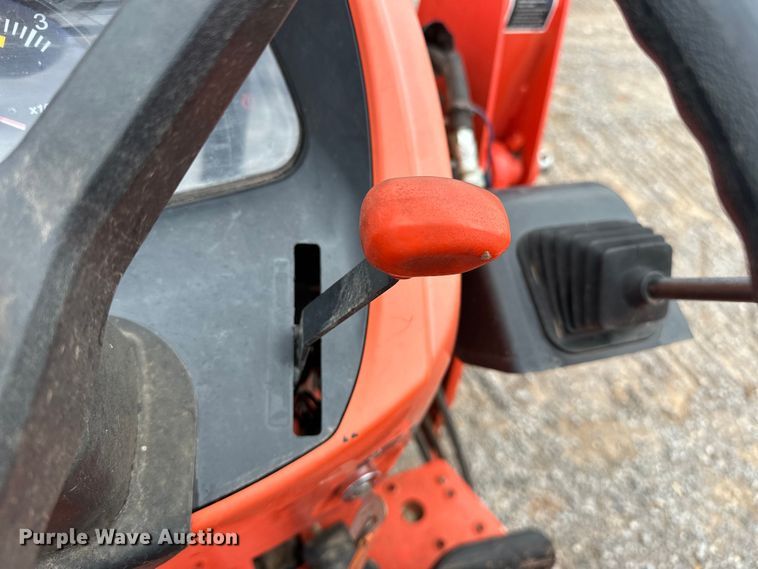 image for item DO7046 Kubota  MX5800 MFWD tractor