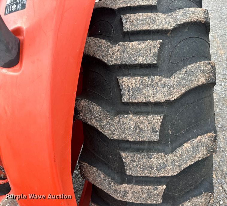 image for item DO7046 Kubota  MX5800 MFWD tractor