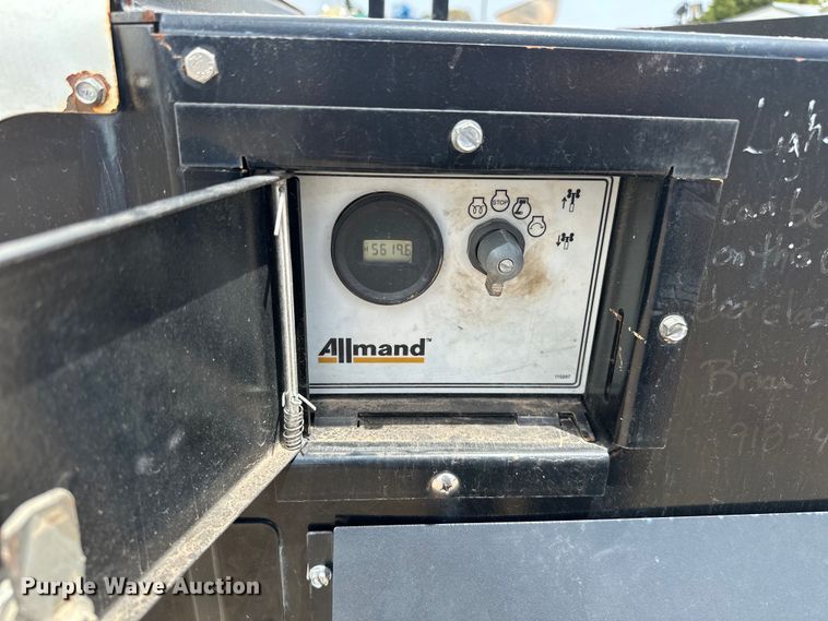 image for item DO7052 2017 Allmand Bros Night-Lite V-Series  light plant