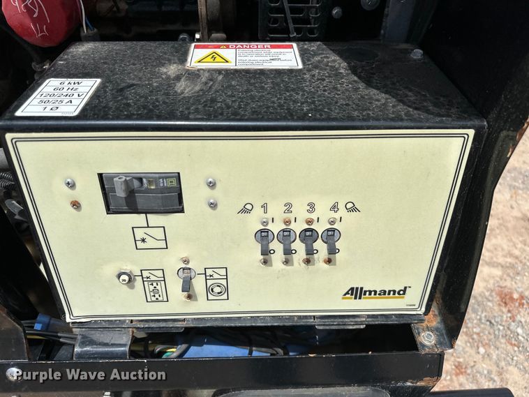 image for item DO7052 2017 Allmand Bros Night-Lite V-Series  light plant