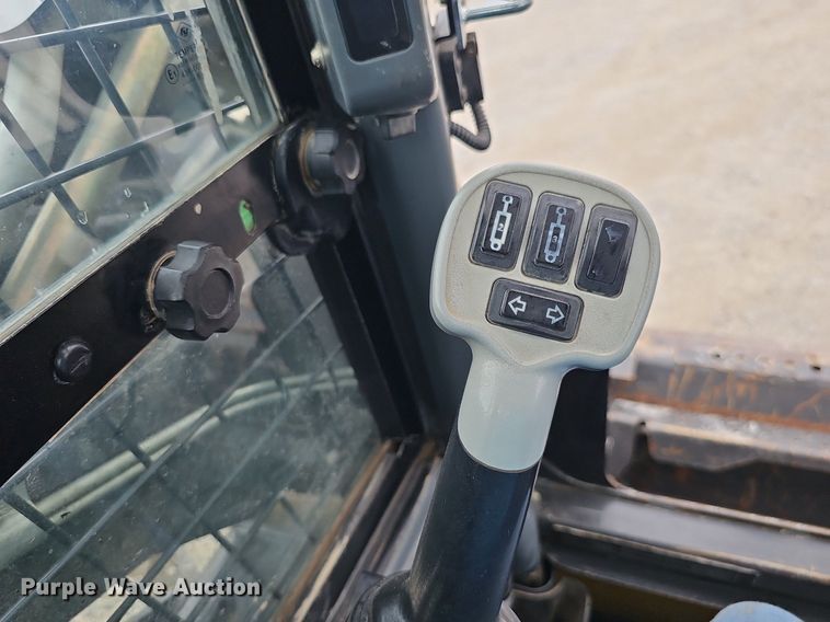 image for item DP0948 2015 New Holland L230 skid steer loader