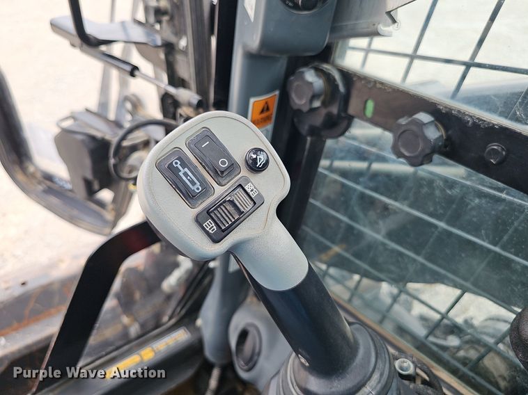 image for item DP0948 2015 New Holland L230 skid steer loader