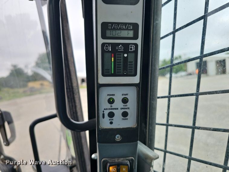 image for item DP0948 2015 New Holland L230 skid steer loader