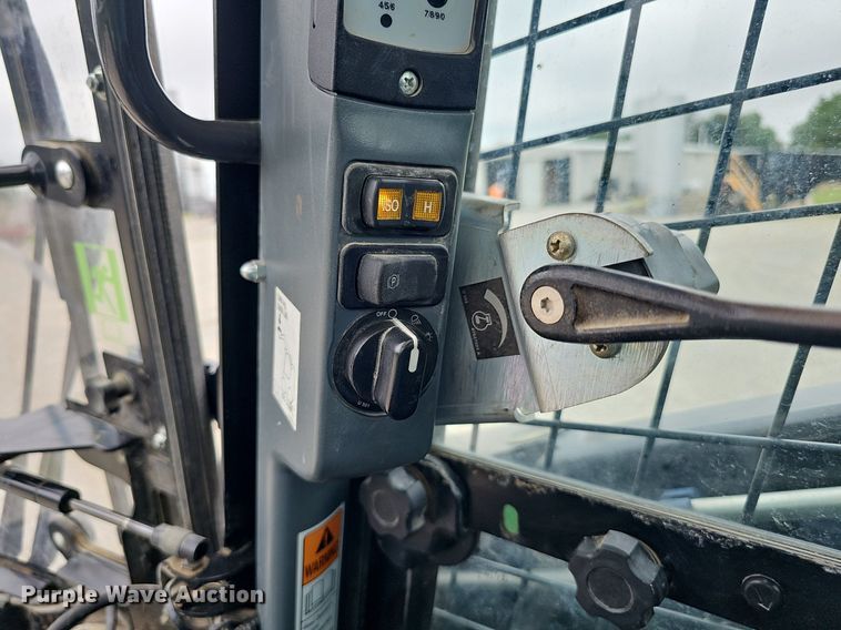 image for item DP0948 2015 New Holland L230 skid steer loader