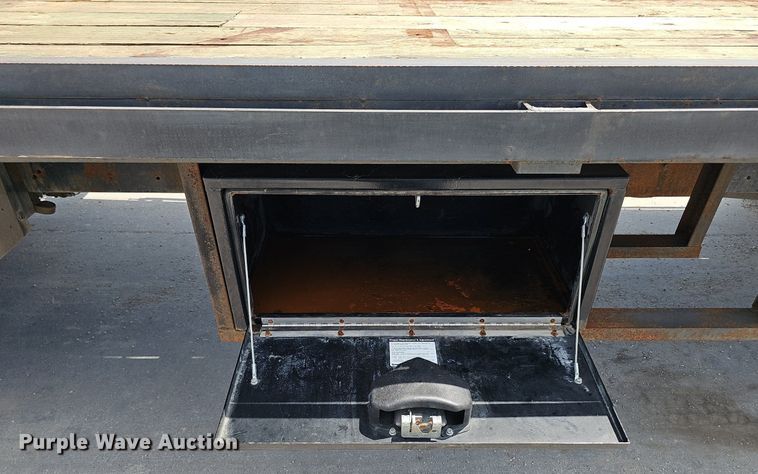 image for item DP0983 1997 Freightliner FL70 flatbed truck