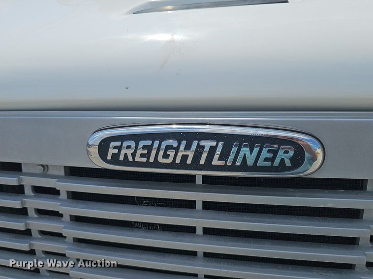 image for item DP0983 1997 Freightliner FL70 flatbed truck