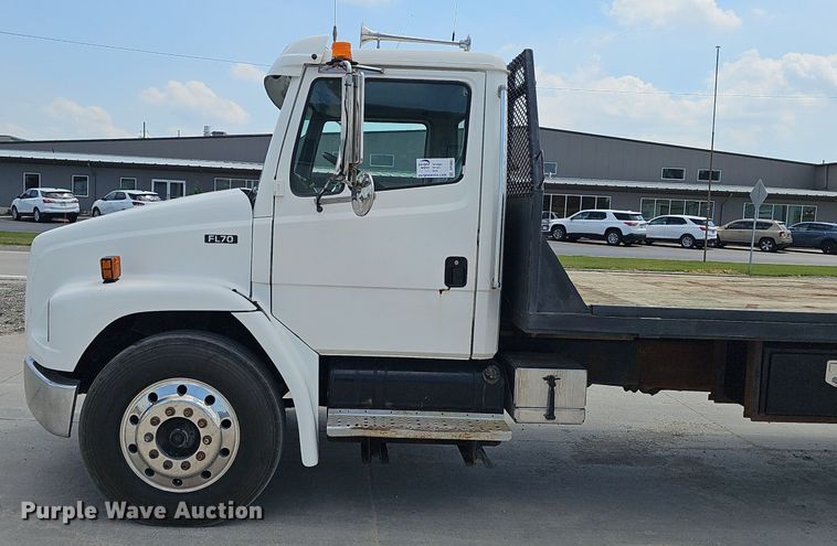 image for item DP0983 1997 Freightliner FL70 flatbed truck
