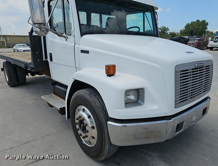 image for item DP0983 1997 Freightliner FL70 flatbed truck