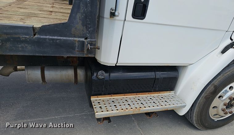 image for item DP0983 1997 Freightliner FL70 flatbed truck