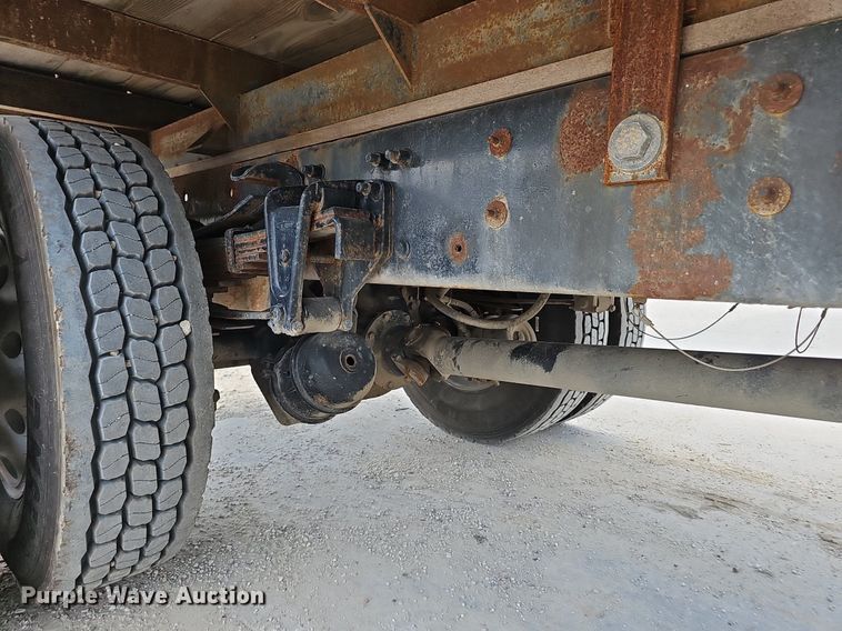 image for item DP0983 1997 Freightliner FL70 flatbed truck