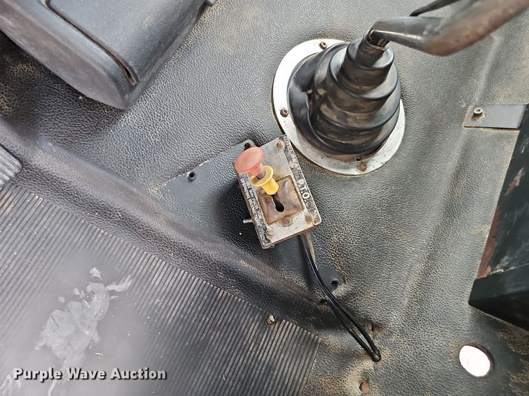 image for item DP0983 1997 Freightliner FL70 flatbed truck