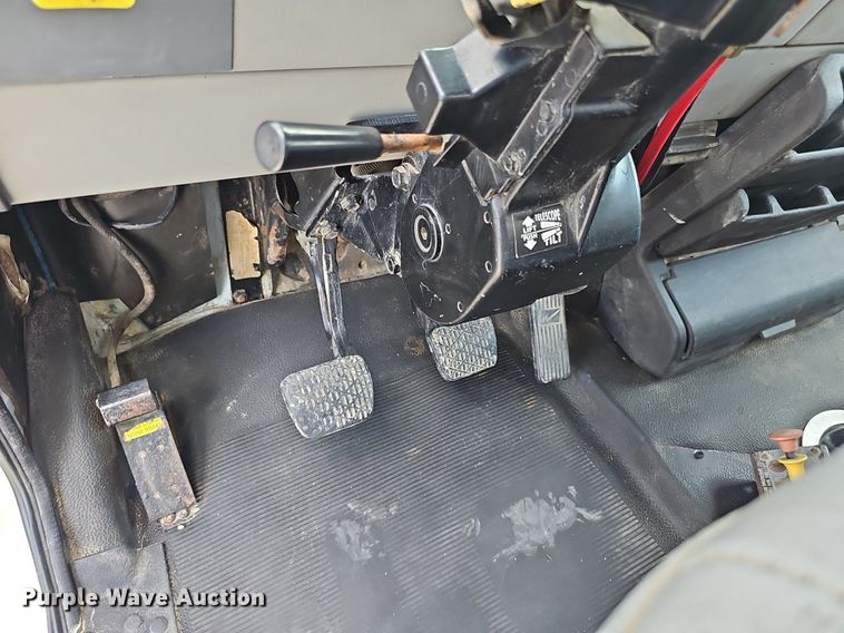 image for item DP0983 1997 Freightliner FL70 flatbed truck