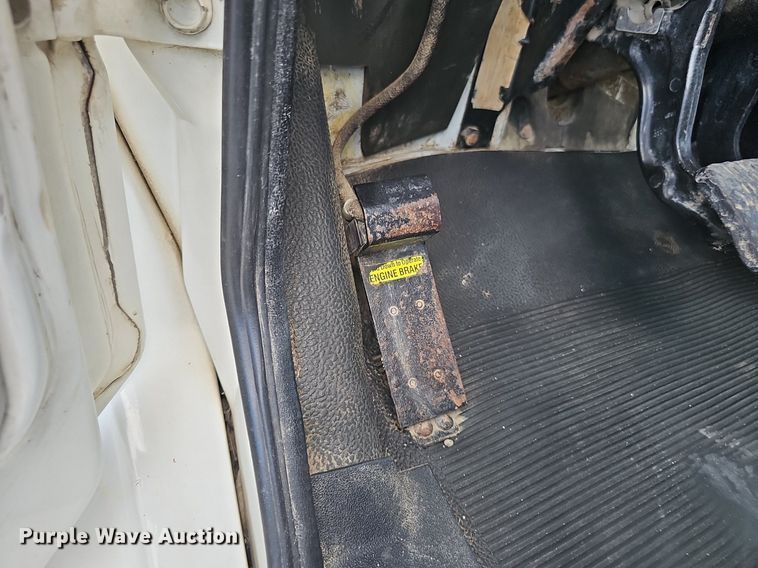 image for item DP0983 1997 Freightliner FL70 flatbed truck