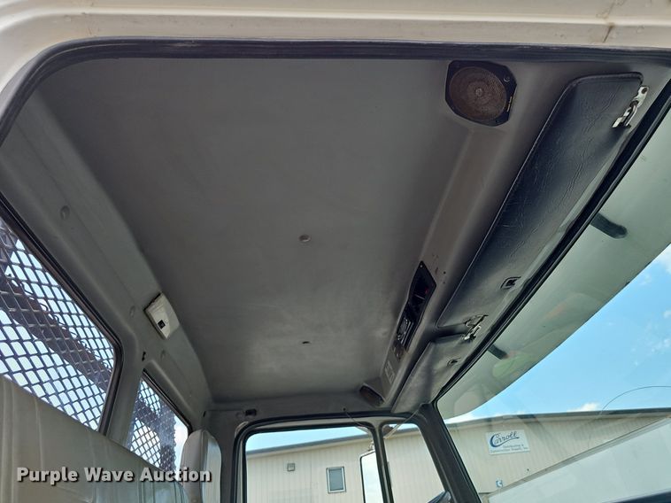 image for item DP0983 1997 Freightliner FL70 flatbed truck