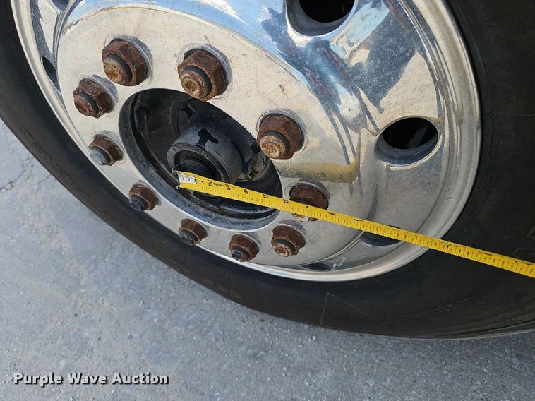 image for item DP0983 1997 Freightliner FL70 flatbed truck