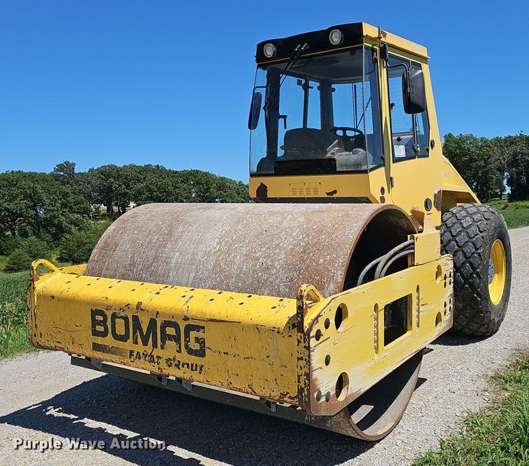 image for item DP0989 2011 Bomag BW 213DH-40 single drum vibratory roller