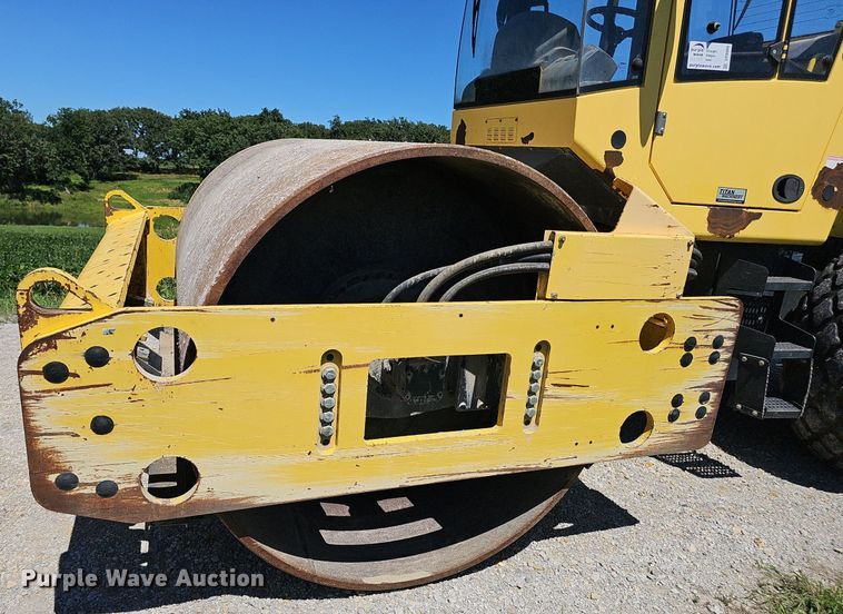 image for item DP0989 2011 Bomag BW 213DH-40 single drum vibratory roller
