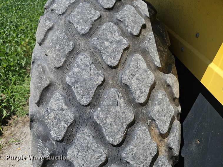 image for item DP0989 2011 Bomag BW 213DH-40 single drum vibratory roller