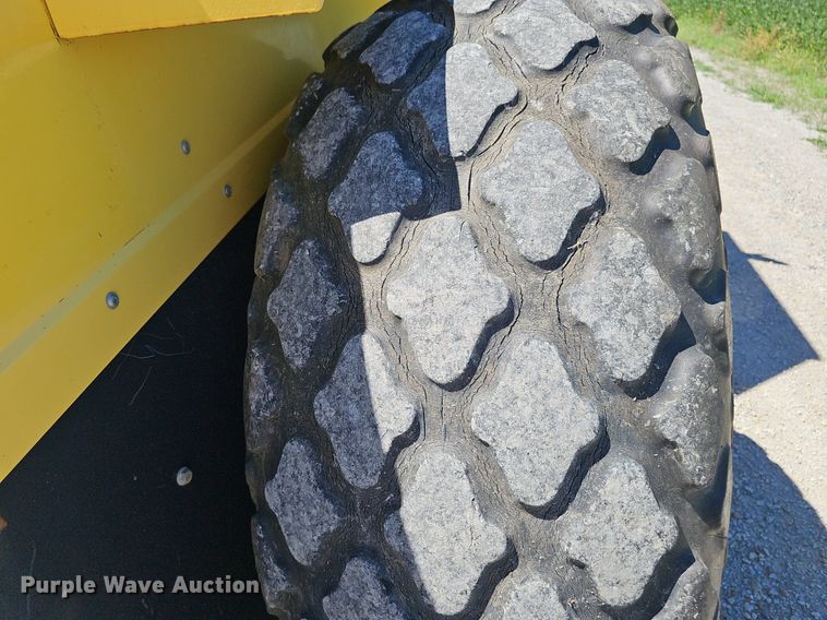 image for item DP0989 2011 Bomag BW 213DH-40 single drum vibratory roller