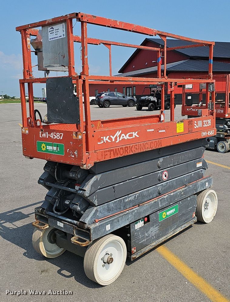 image for item DP1032 Skyjack SJIII 3226 scissor lift