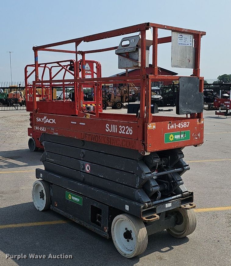 image for item DP1032 Skyjack SJIII 3226 scissor lift