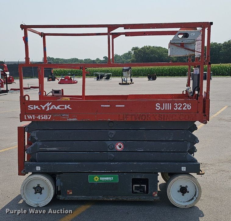 image for item DP1032 Skyjack SJIII 3226 scissor lift