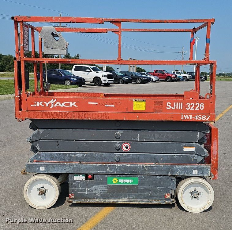 image for item DP1032 Skyjack SJIII 3226 scissor lift