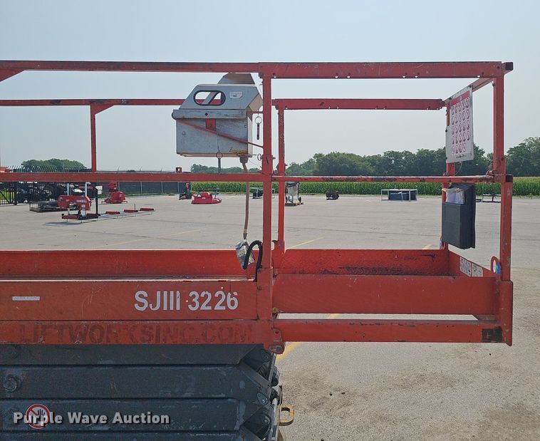 image for item DP1032 Skyjack SJIII 3226 scissor lift