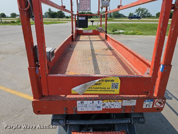 image for item DP1032 Skyjack SJIII 3226 scissor lift