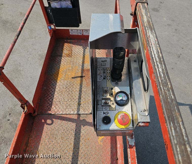 image for item DP1032 Skyjack SJIII 3226 scissor lift