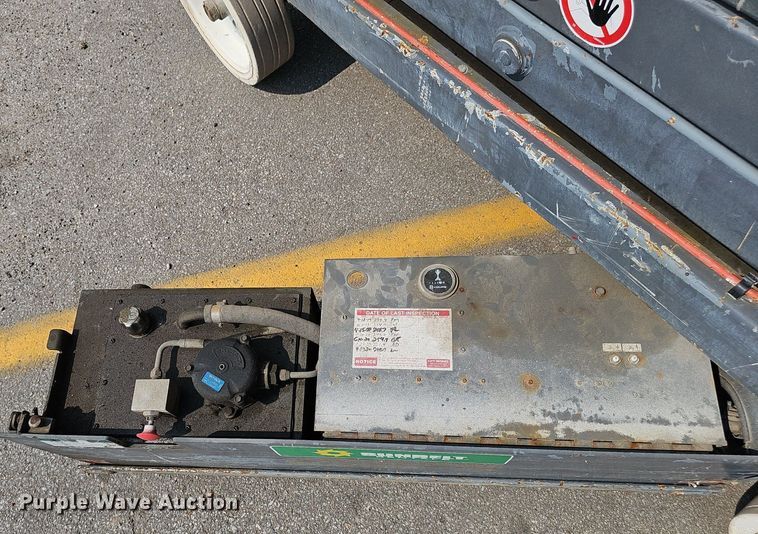 image for item DP1032 Skyjack SJIII 3226 scissor lift