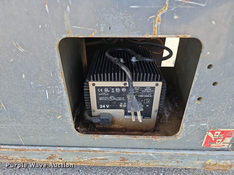 image for item DP1032 Skyjack SJIII 3226 scissor lift