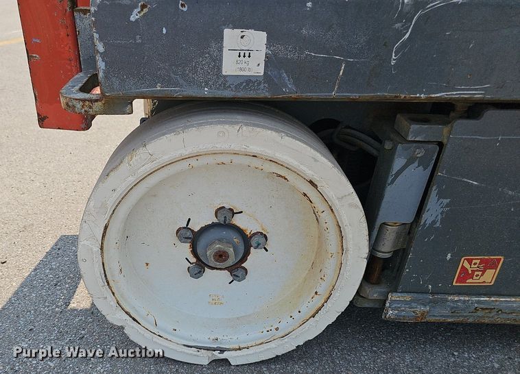 image for item DP1032 Skyjack SJIII 3226 scissor lift