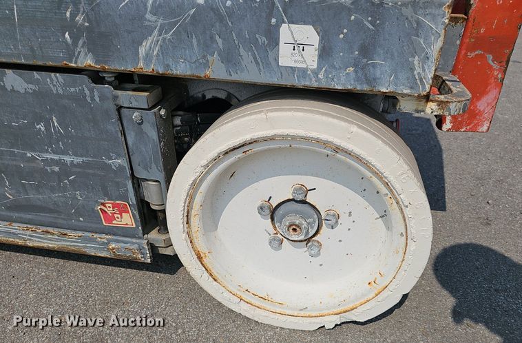 image for item DP1032 Skyjack SJIII 3226 scissor lift