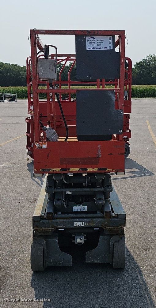 image for item DP1033 2014 Skyjack  SJIII 3219 scissor lift