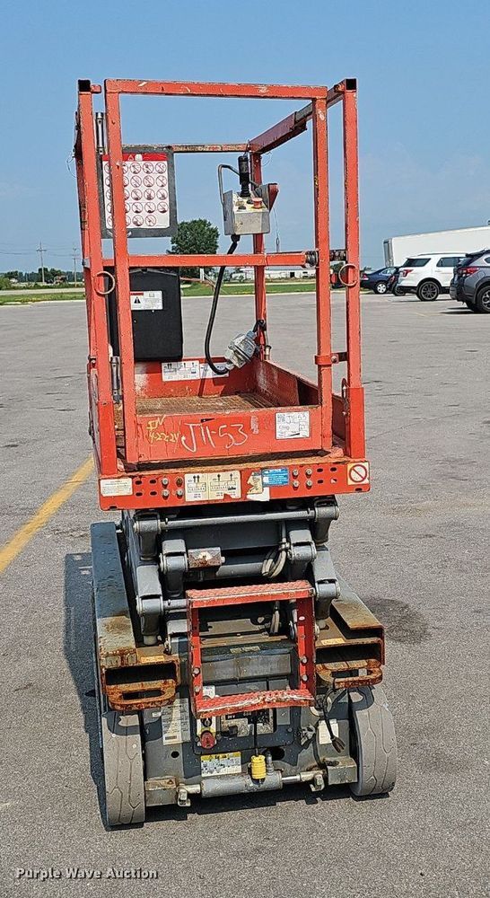 image for item DP1033 2014 Skyjack  SJIII 3219 scissor lift