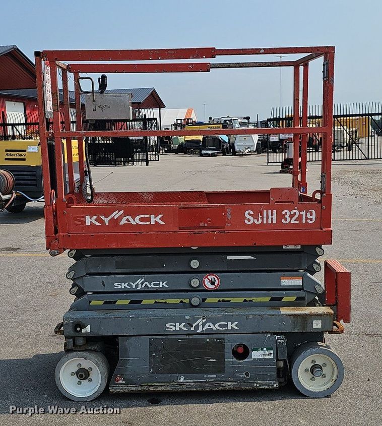 image for item DP1033 2014 Skyjack  SJIII 3219 scissor lift