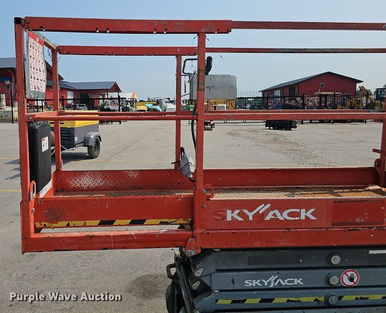 image for item DP1033 2014 Skyjack  SJIII 3219 scissor lift