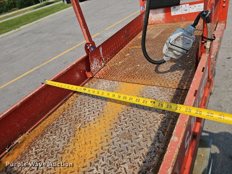 image for item DP1033 2014 Skyjack  SJIII 3219 scissor lift