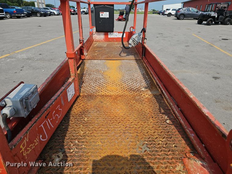 image for item DP1033 2014 Skyjack  SJIII 3219 scissor lift