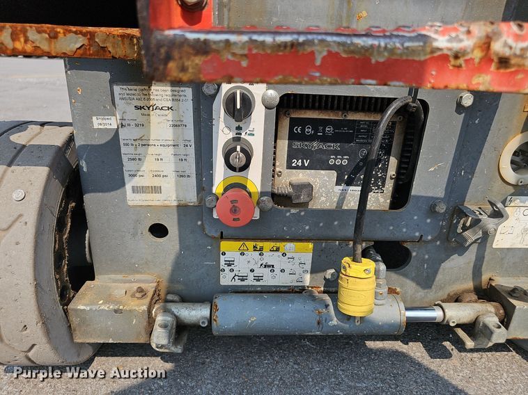 image for item DP1033 2014 Skyjack  SJIII 3219 scissor lift