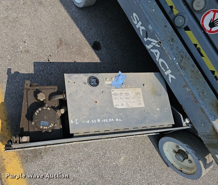 image for item DP1033 2014 Skyjack  SJIII 3219 scissor lift