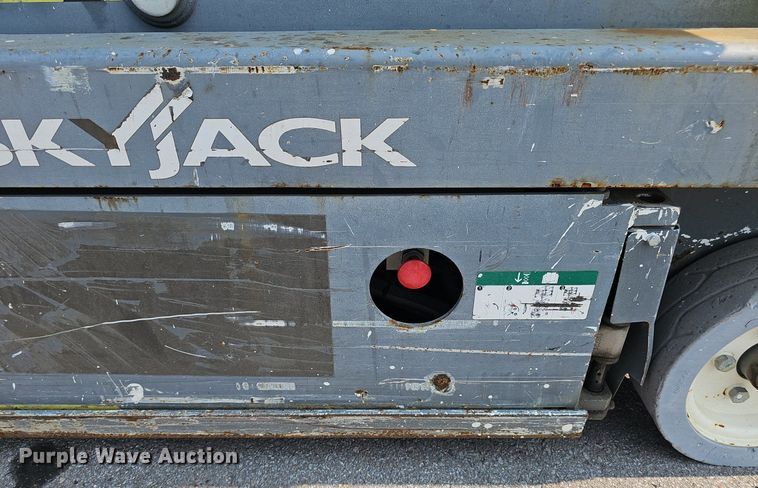 image for item DP1033 2014 Skyjack  SJIII 3219 scissor lift