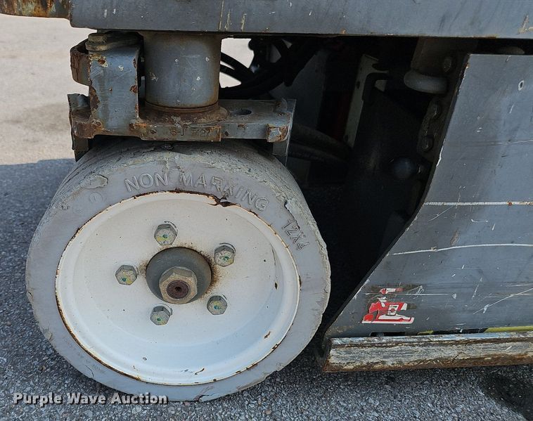 image for item DP1033 2014 Skyjack  SJIII 3219 scissor lift